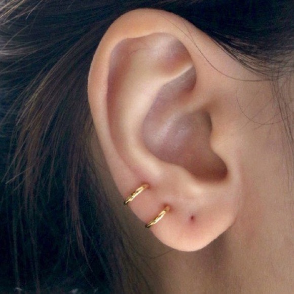 Jewelry - Plain Hoop Earrings (gold/silver colour) Jewelry - Plain Hoop Earrings (gold/silver colour)